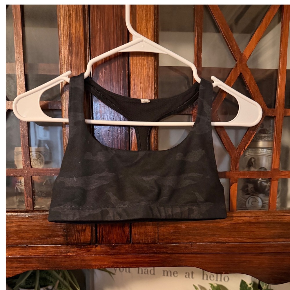 Vuori Womens Black Camo Racerback Sports Bra Size Small Activewear Gym Workout
